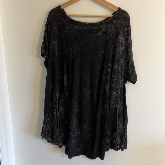 Free people we the free distressed black oversized tunic size XS/S - fits M - Picture 2 of 3